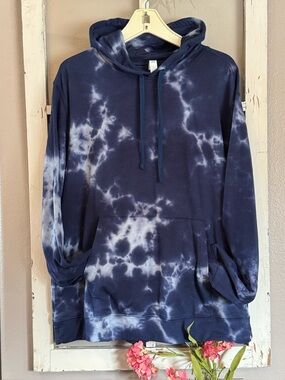 Glyder Navy Blue/light blue tie-dyed lightweight hoodie….NWT!